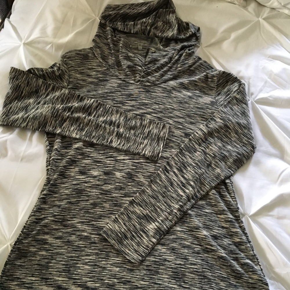 Columbia pullover with hood NEW